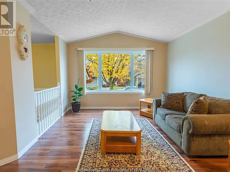 4012 Acorn Cres #UPPER — Photo 1