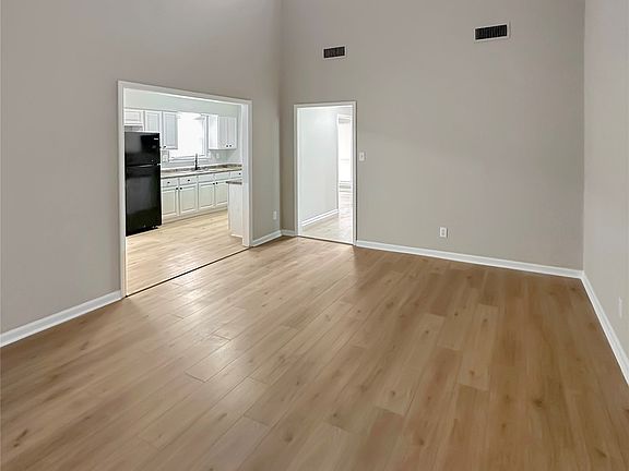 3rd image of 1330 Pampas Point