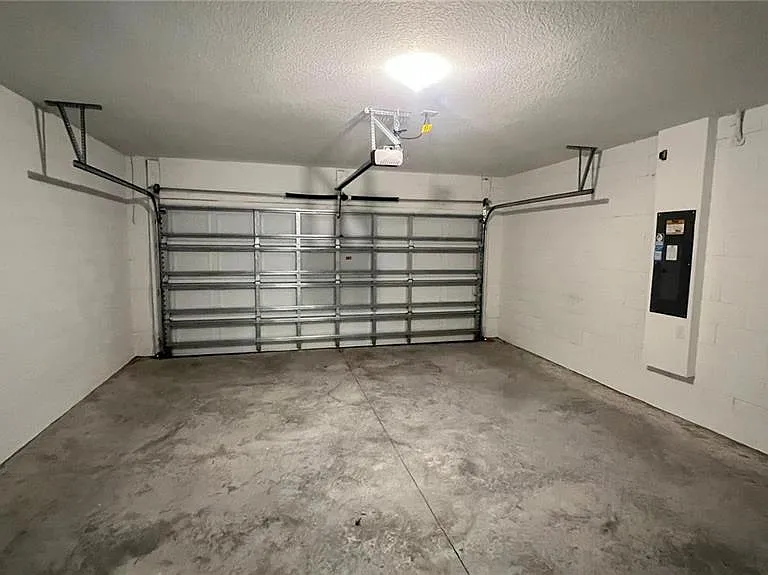3185 Viceroy Ct — Photo 28