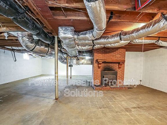5th image of 1001 W Mountain St