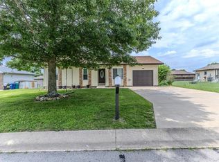 1701 Phillips Dr, Lebanon, MO 65536