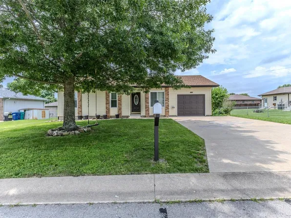 1701 Phillips Dr, Lebanon, MO 65536