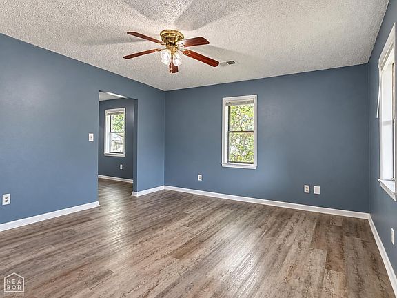 3rd image of 404 W Easy St