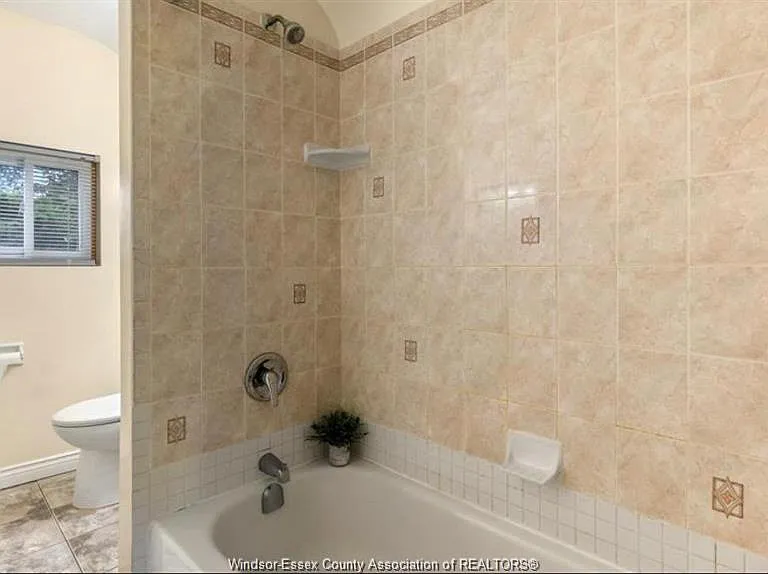 329 Pierre Ave #MAIN FLOOR — Photo 12