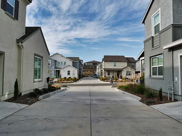 3200 Sunny Gate Ln — Photo 26