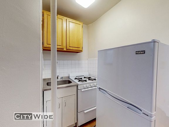 3rd image of 46 Allen St #5