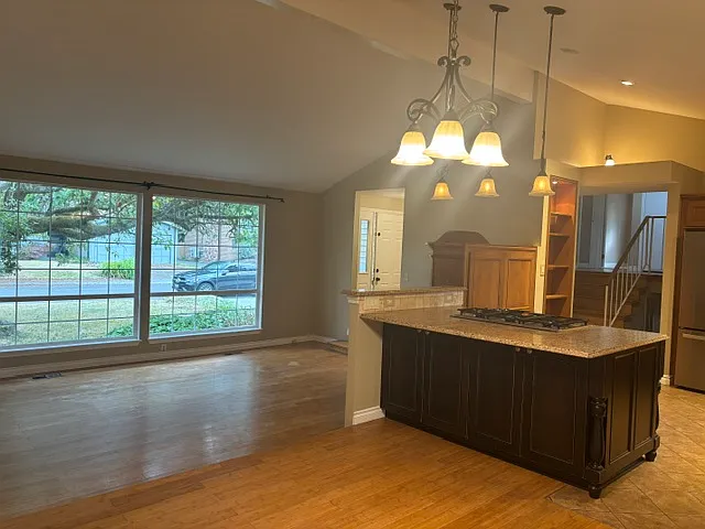 4 bed, 2.5 bath, 2380 sqft, $4,000 — Photo 3