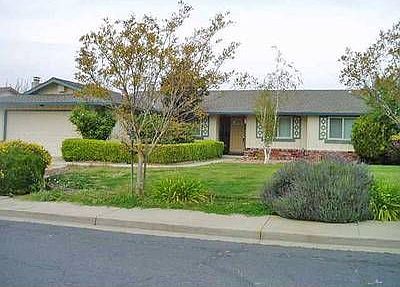 1st image of 3879 Roundhill Dr