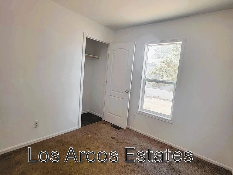 650 E Busby Dr #B — Photo 9