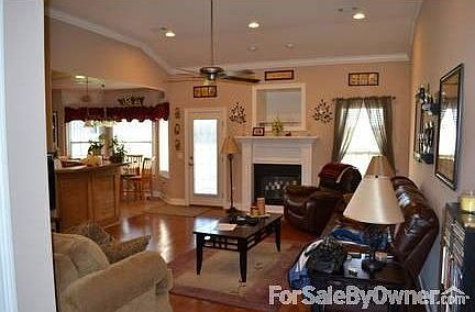 Great Room : Pergo Hardwood, Gas Fireplace