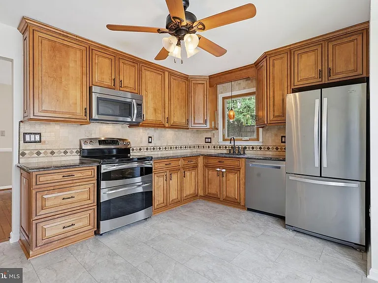 7690 Green Garland Dr — Photo 6