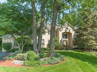 36 Edgewood Ct, Deerfield, IL 60015