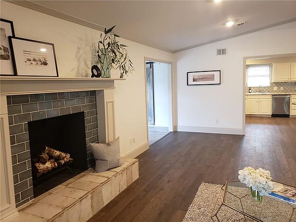 5th image of 1501 Lakeshore Dr