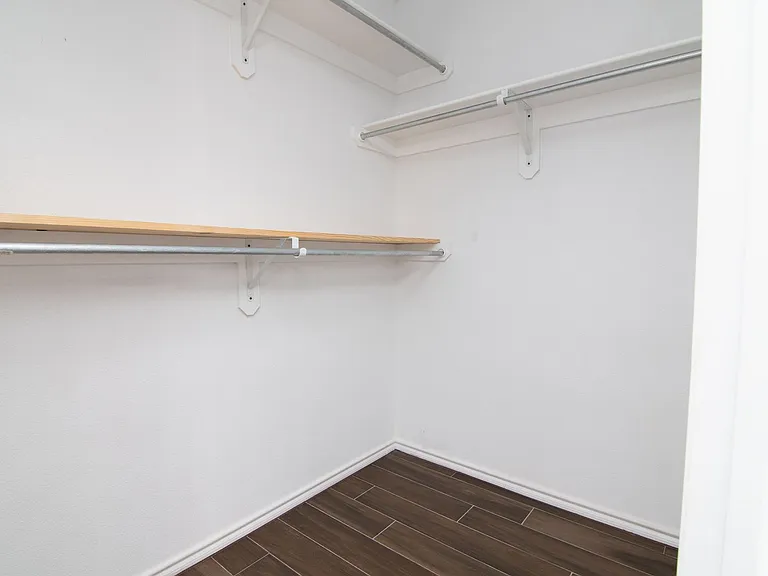 5705 Champions Dr — Photo 13
