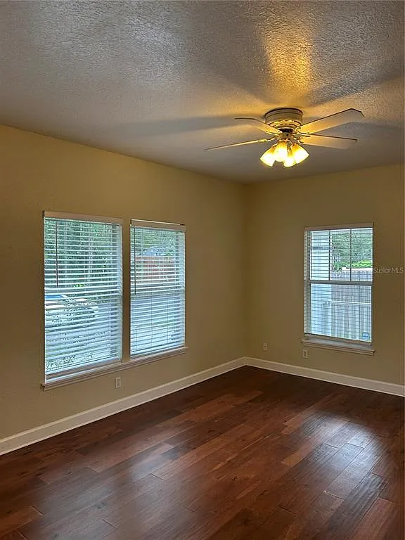 3 bed, 2.5 bath, 1284 sqft, $2,350 — Photo 4