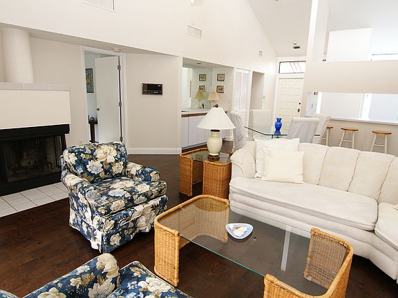 4th image of 504 Bay Villas Ln