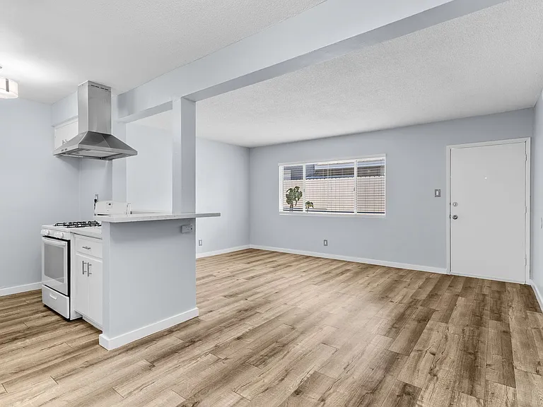 1121 Daisy Avenue — Photo 33