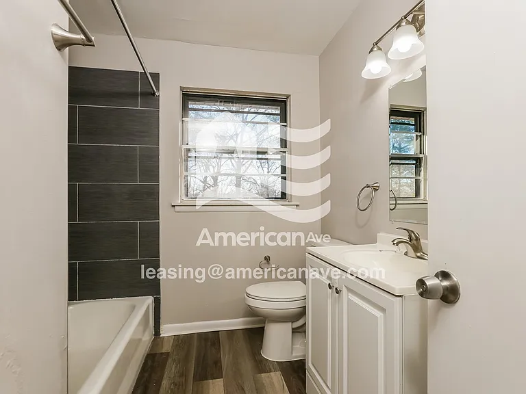 1393695_009_wm_-_main_bathroom_13534181.jpg