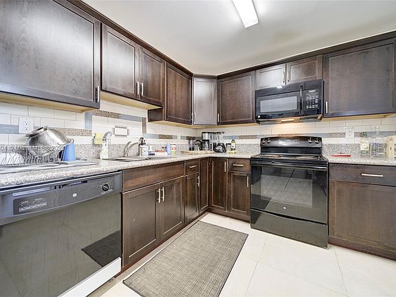 5th image of 1501 NE 191st St APT C317