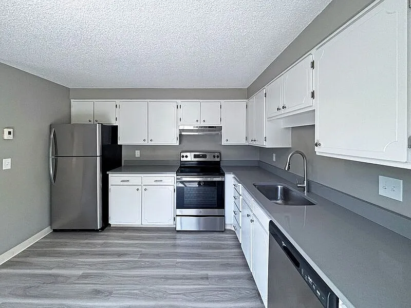 2 bed, 1.0 bath, 800 sqft, $1,395 — Photo 2