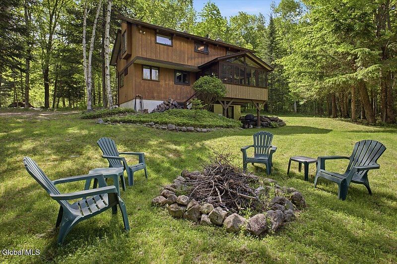 2nd image of 3 Lakeview Lane