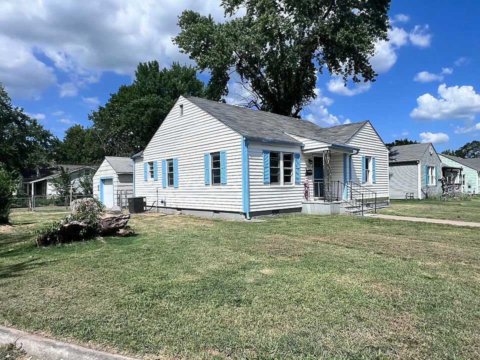 2nd image of 1731 Hillcrest Drive