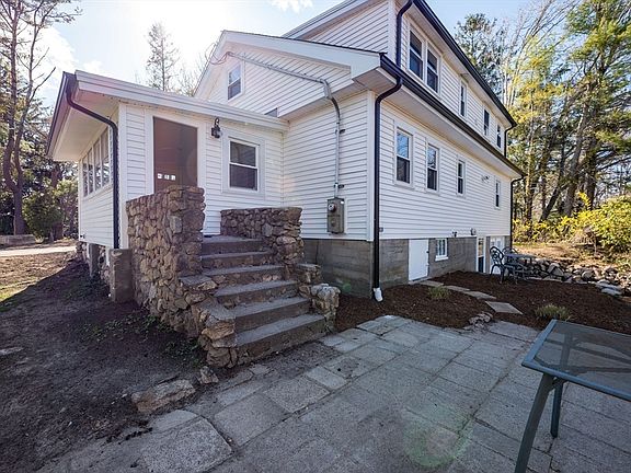 5th image of 28 Indian Neck Rd