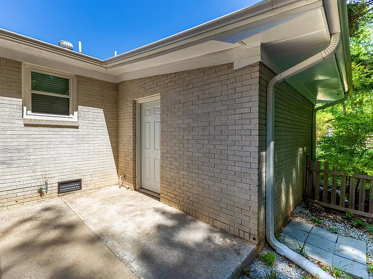 3306 Reynolds Dr NW — Photo 7