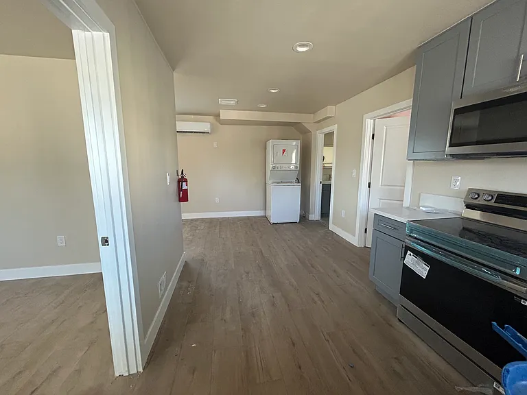 911 E 6th St #921 — Photo 12