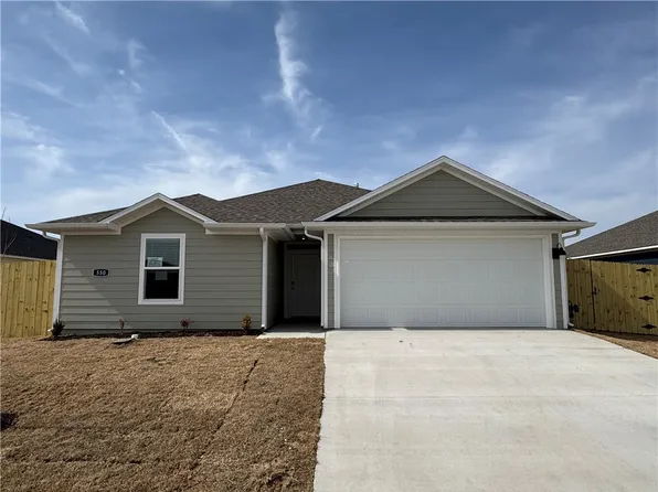 550 Mac St, Prairie Grove, AR 72753