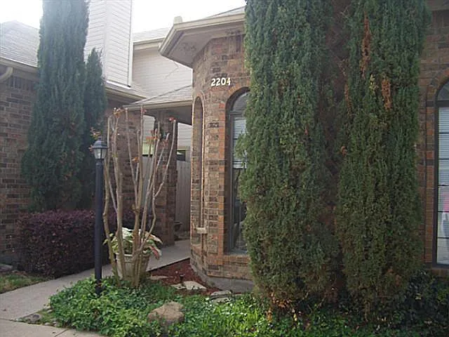 3 bed, 1260 sqft, $2,300 — Photo 2