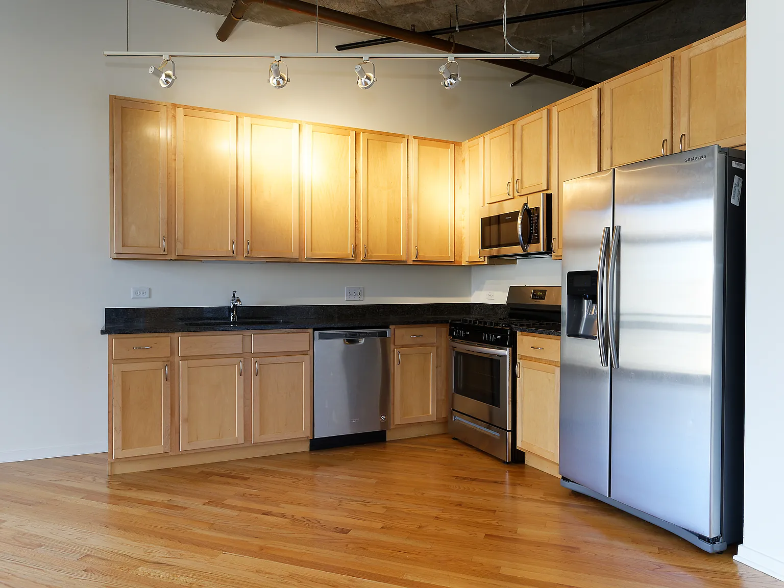 933 W Van Buren St — Photo 4