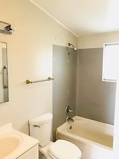 Beverly Court — Photo 4