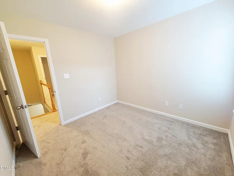411 Whitehall Ct — Photo 36
