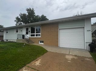 425 11th Ave NE, Minot, ND 58703