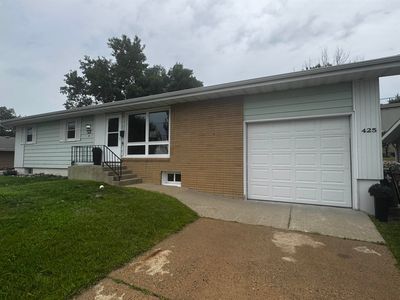 425 11th Ave NE, Minot, ND, 58703