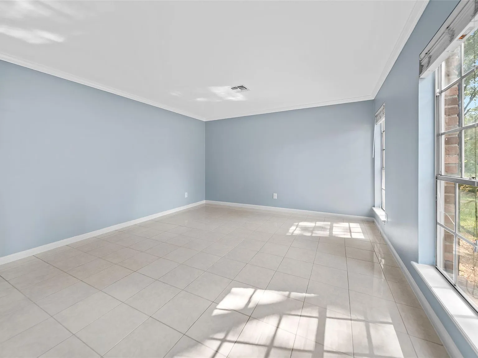 4 bed, 2.5 bath, 2574 sqft, $2,250 — Photo 4