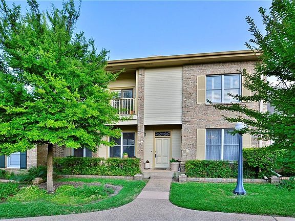 2nd image of 4627 S Pinehurst Dr #D