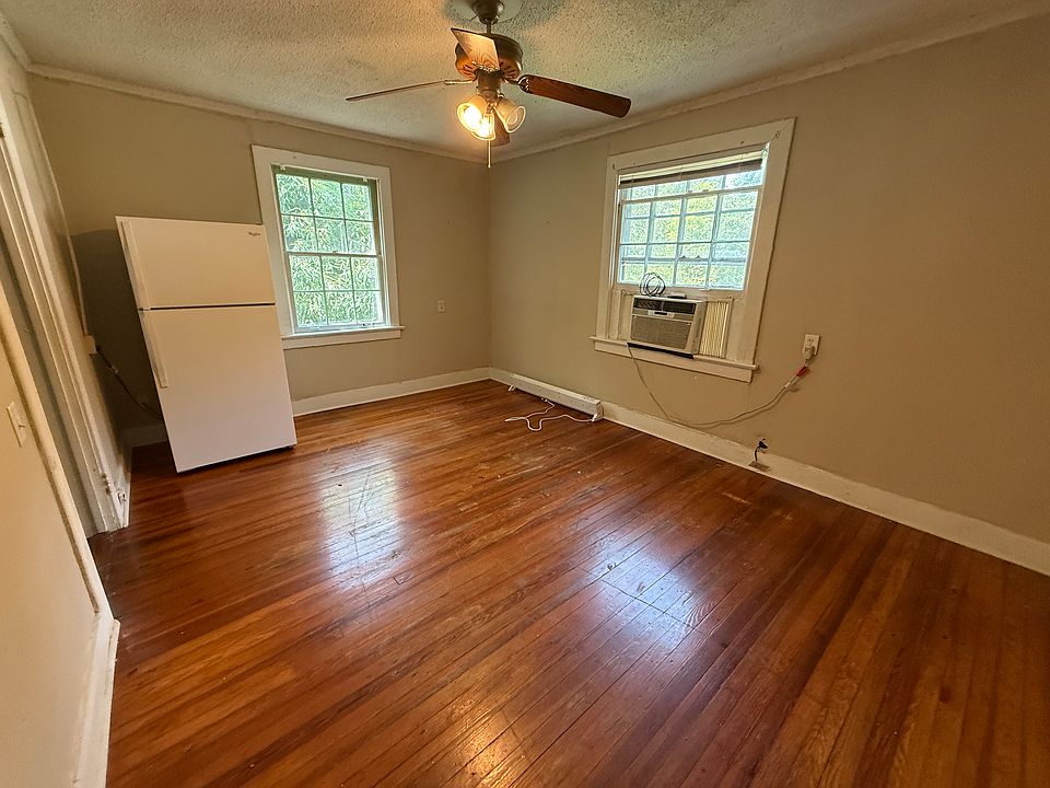 2nd image of 1155 Moody St APT 5