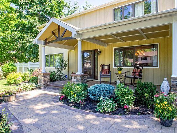 4th image of 4 Manor Ln