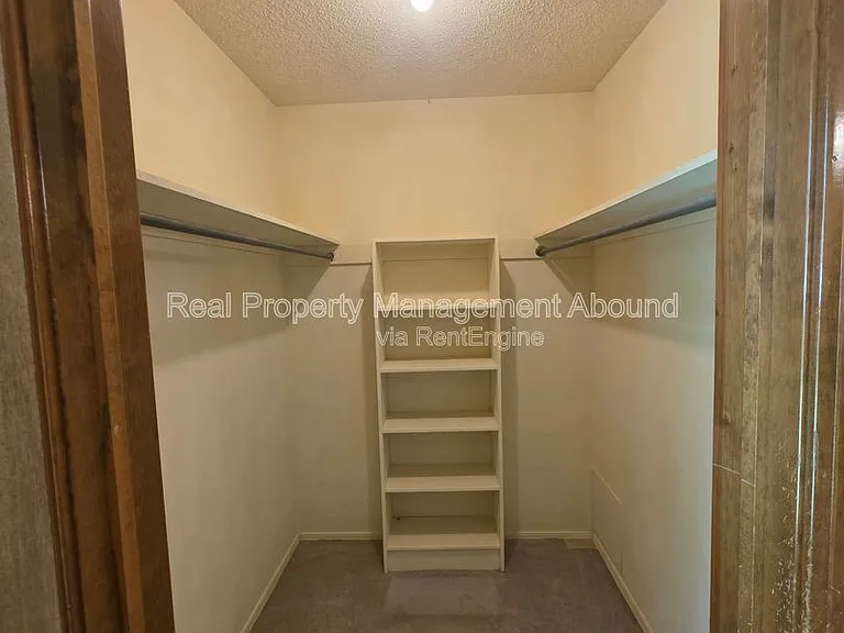 105 W Boston St — Photo 13