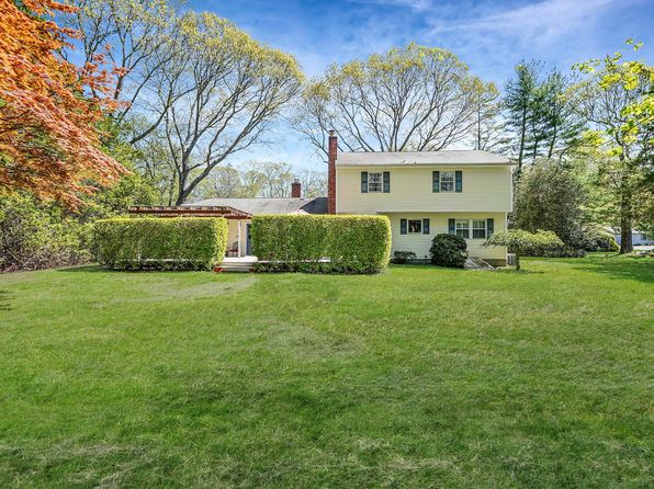 10 Jomar Road, Shoreham, NY 11786