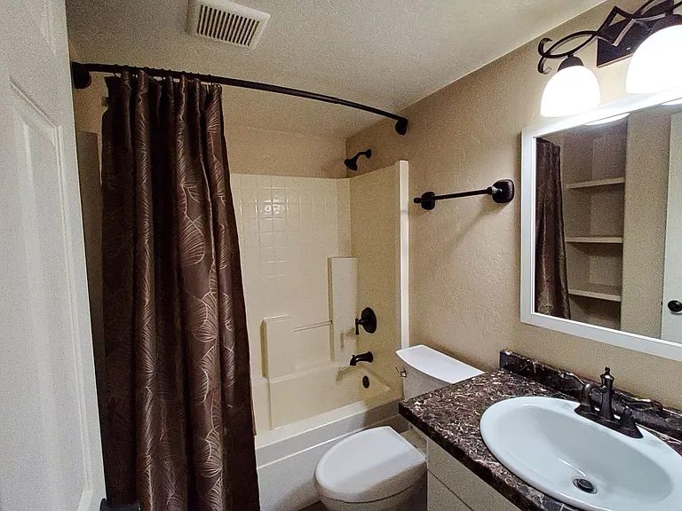 107 W Sherwood Dr — Photo 9