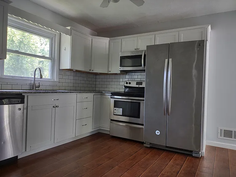 2510 Miriam Ln — Photo 8