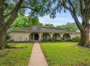 6110 Burning Tree Dr, Houston, TX 77036