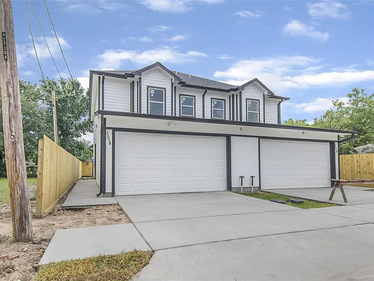 2305 Sakowitz St #B — Photo 2