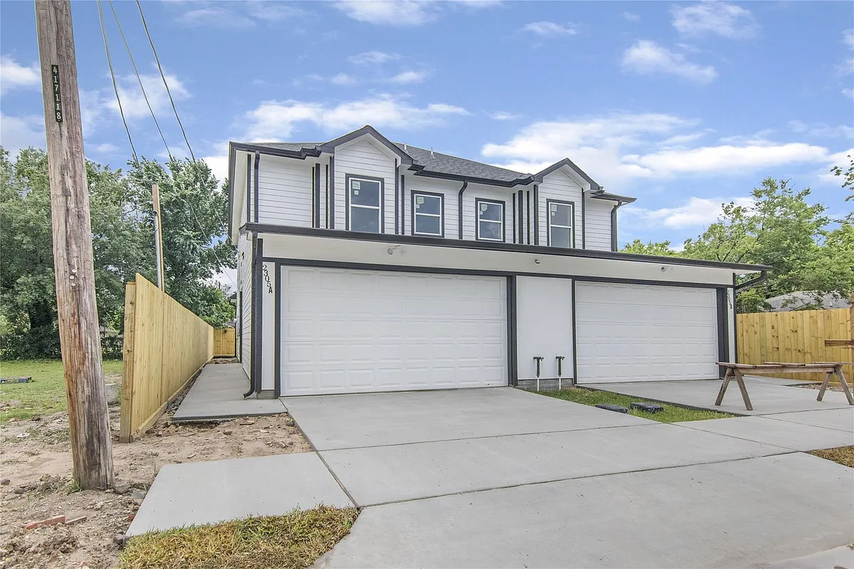 Photo 2 of 8 - 2305 Sakowitz St #B - Houston, TX Building Photo - 2305 Sakowitz St #B