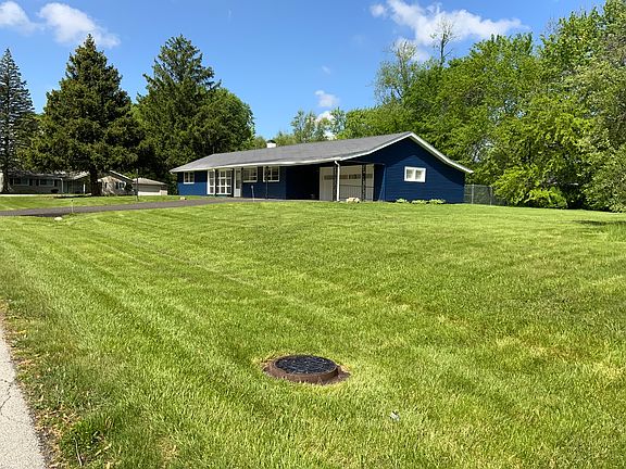 2nd image of 18040 Thomas Ln