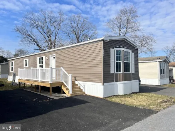 409 Oak Dr, Green Lane, PA 18054