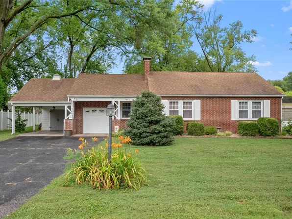 308 S McKinley Dr, Belleville, IL 62220